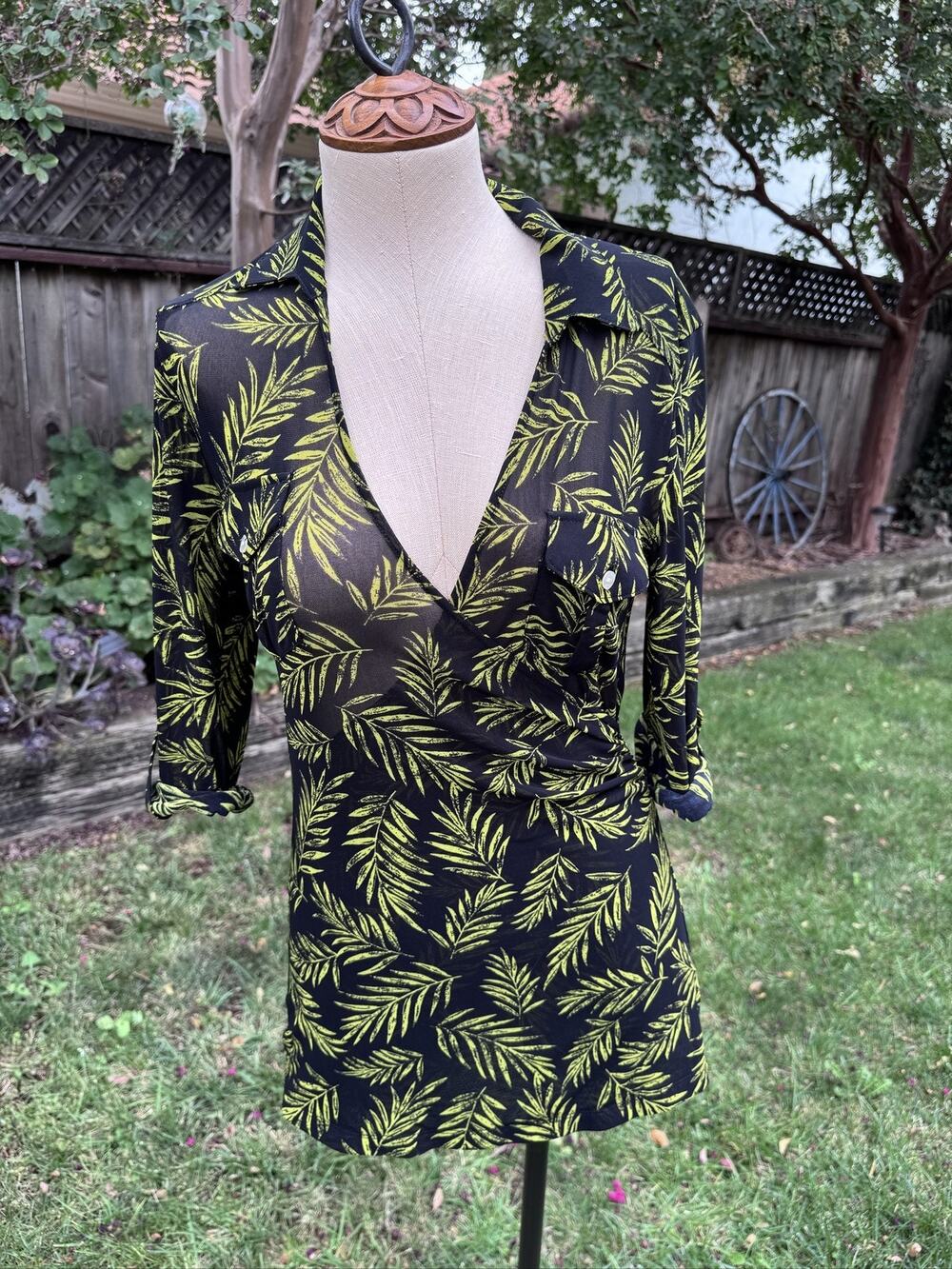 D.N.A Couture Women's M Leaf Tunic Blouse V-Neck 3/4 Roll Tab Sleeve Sheer
